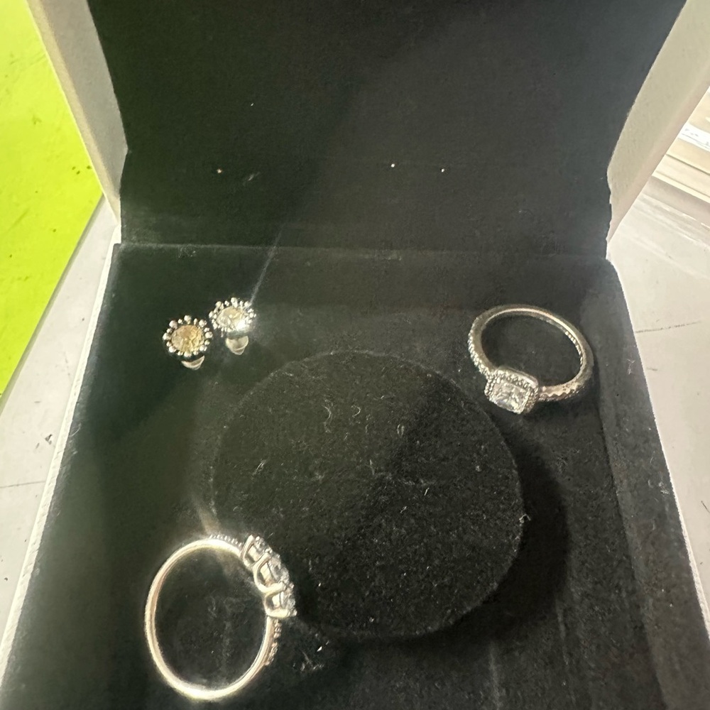 Elegant Silver Jewelry Set with Crystal Accents by Pandora
